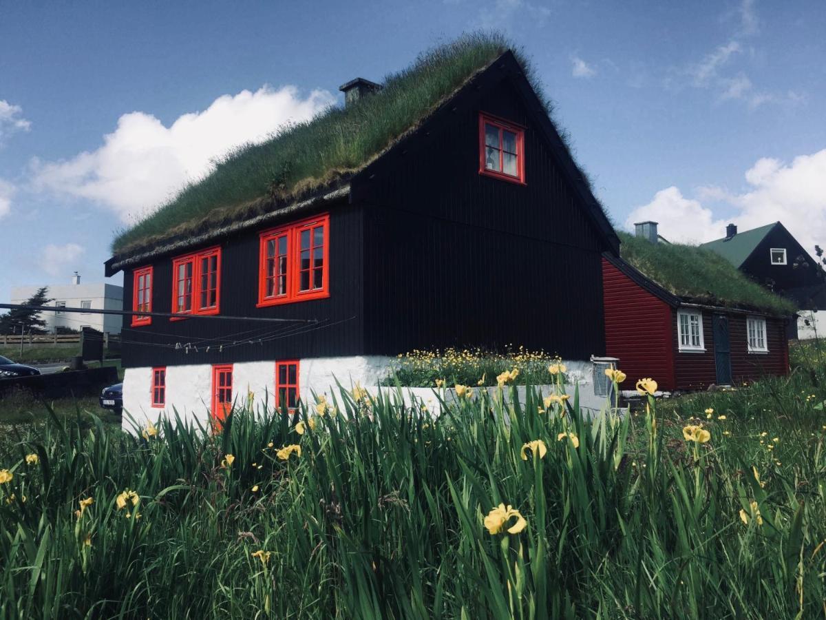 Turf House Cottage - Near Airport Мидвагур Экстерьер фото