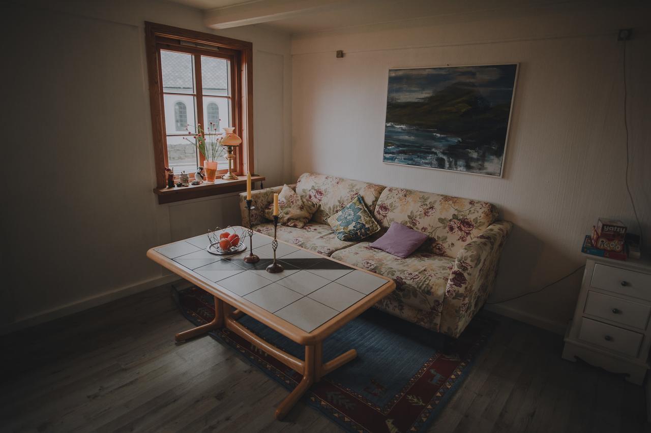 Turf House Cottage - Near Airport Мидвагур Экстерьер фото